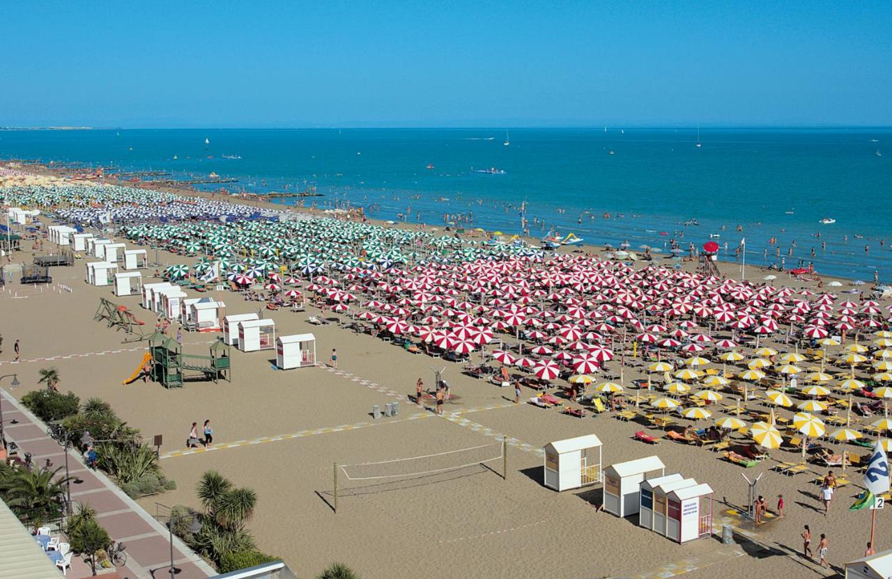 Maestrale Canova Apartments Caorle Luaran gambar