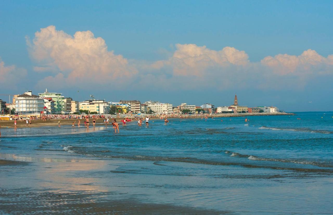 Maestrale Canova Apartments Caorle Luaran gambar
