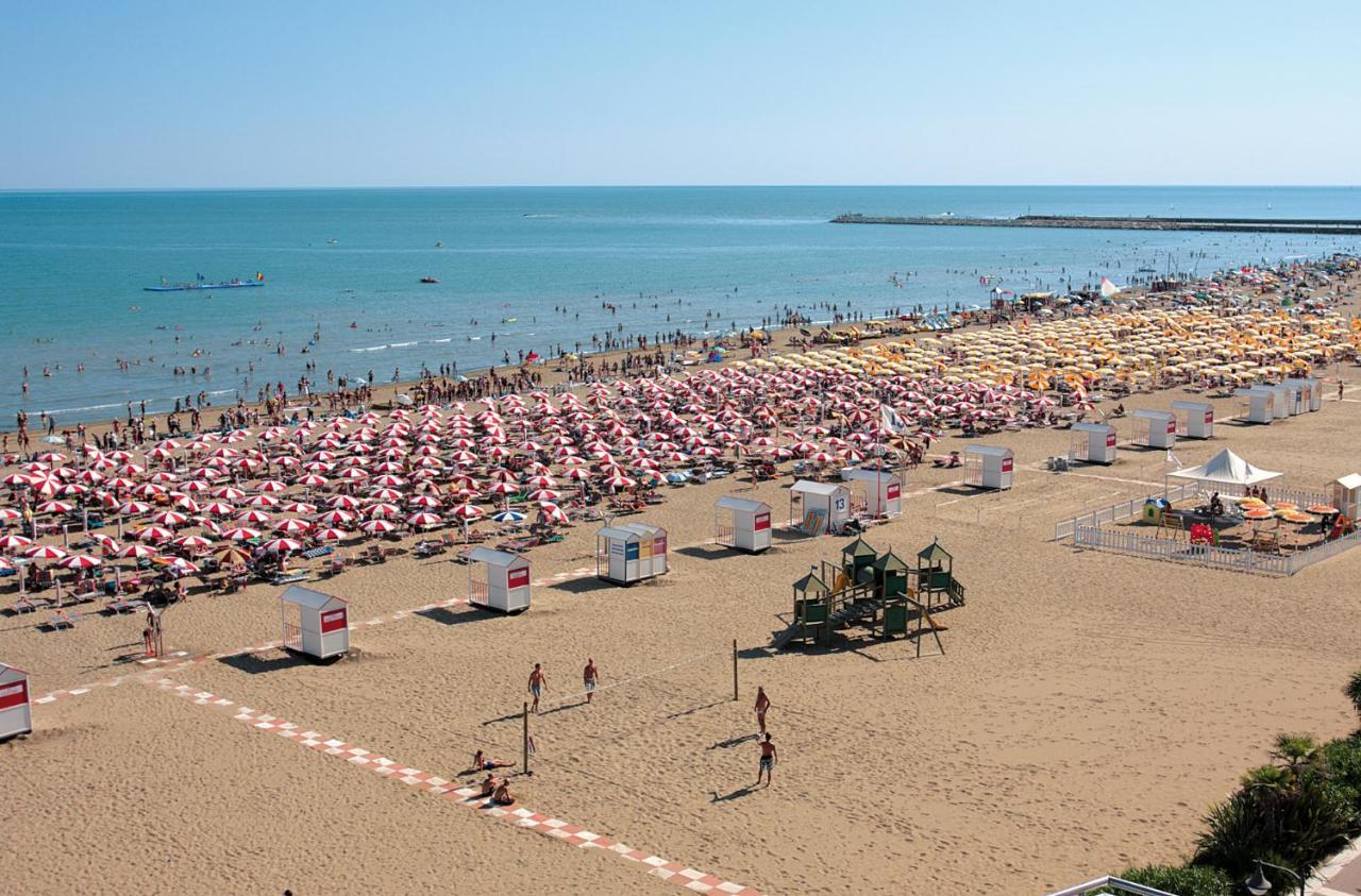 Maestrale Canova Apartments Caorle Luaran gambar