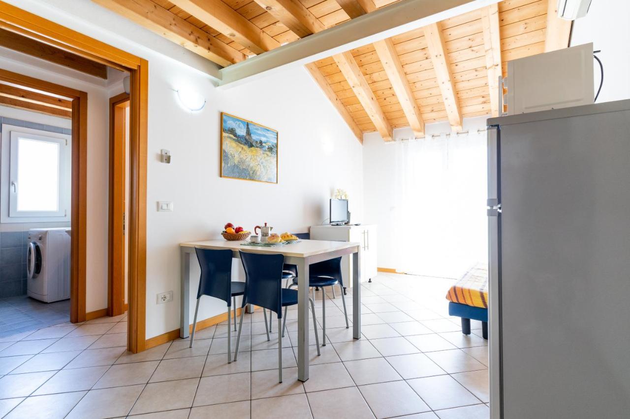 Maestrale Canova Apartments Caorle Luaran gambar