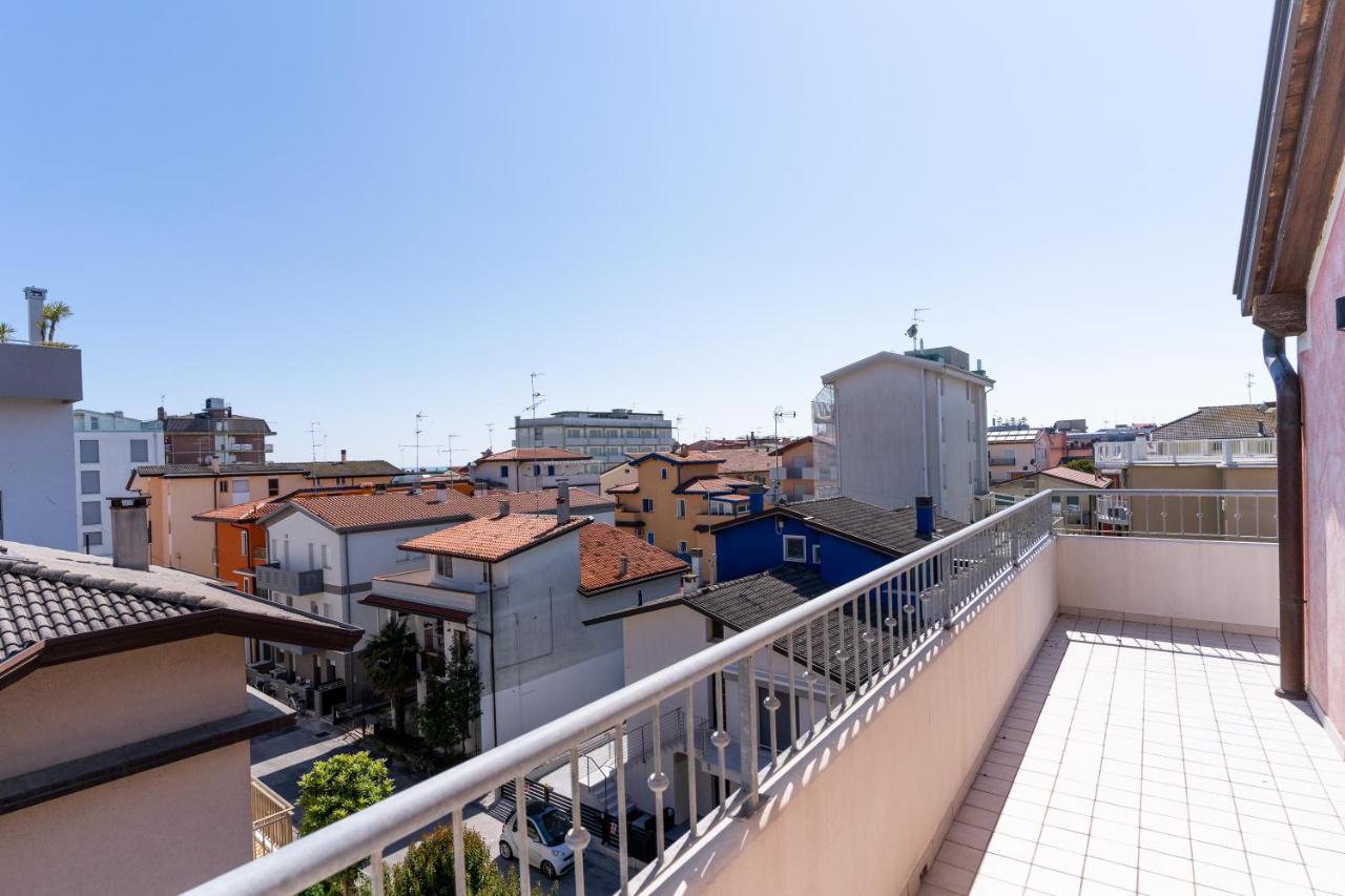 Maestrale Canova Apartments Caorle Luaran gambar